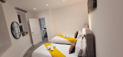Abbey Corner By Nivaas Located in the heart of the city centre 5 minute walk to train station 20 minutes to London via train