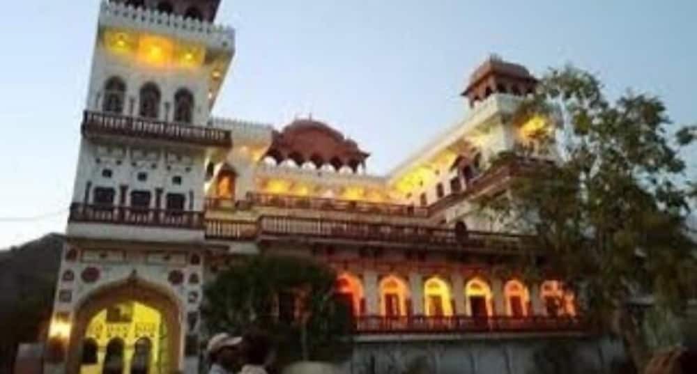 Hotel Tordi Palace — hotel in Malpura