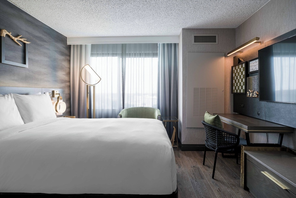 Renaissance Chicago North Shore Hotel - photo 28