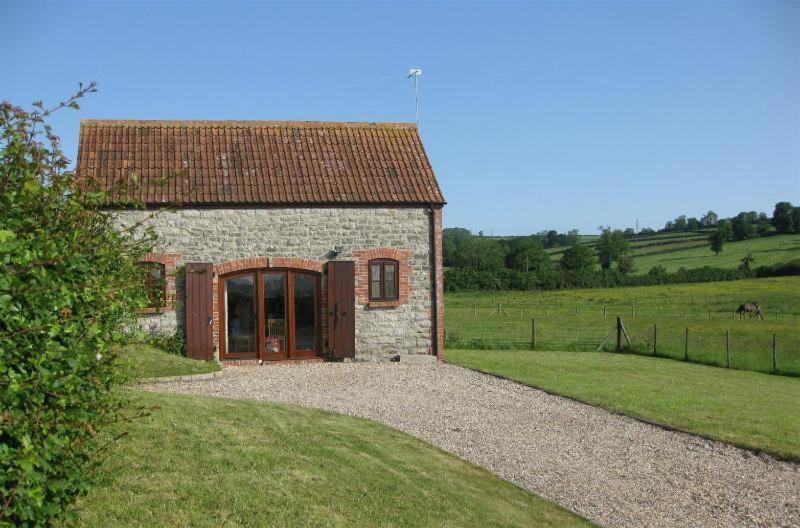 Red Tiles Barn - carbon neutral hotel in Evercreech