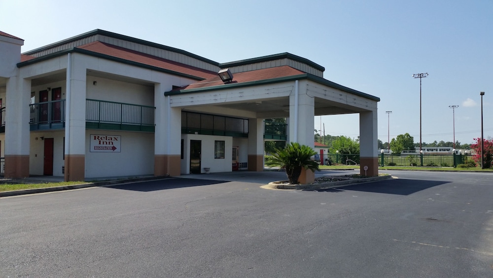 Relax Inn — Albany