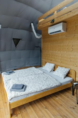 Glamping Prague Louka - carbon neutral hotel in Prague