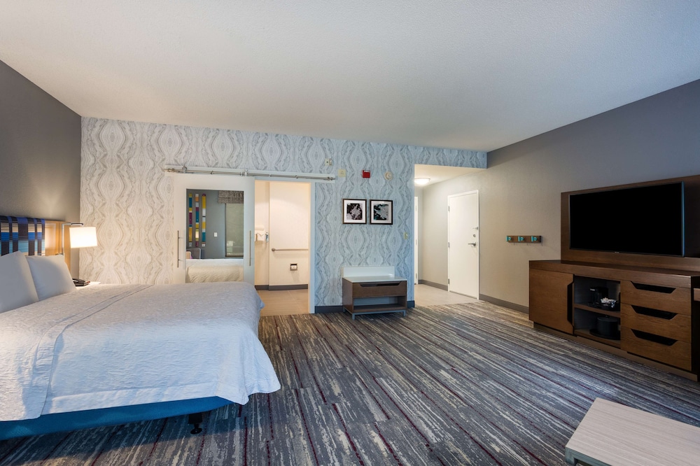 Hampton Inn & Suites Herndon Reston - photo 22