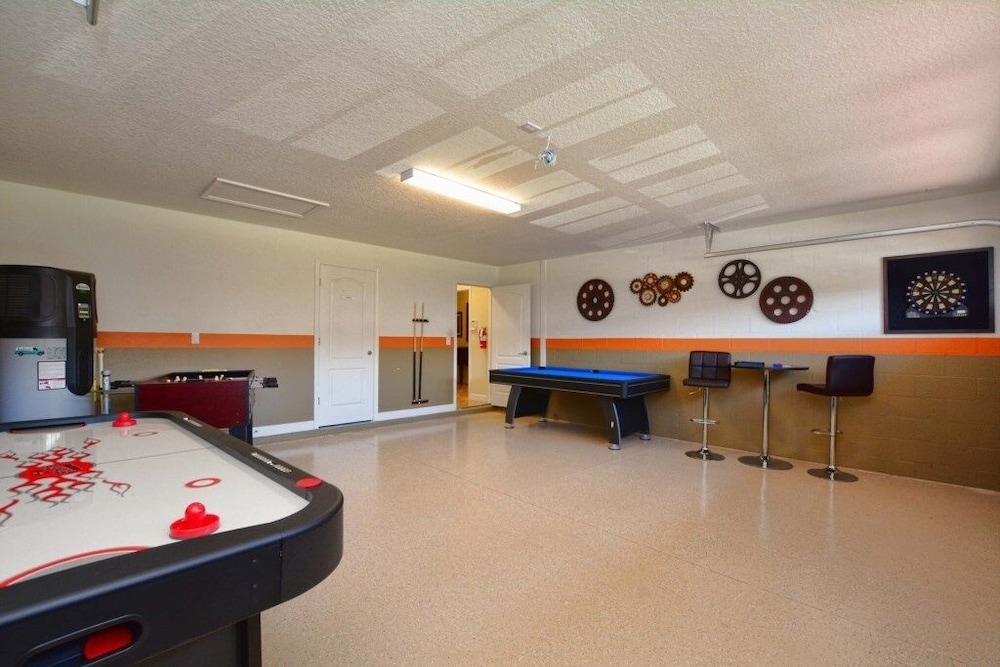 Resort Community Large Private Pool Free Wifi Game Room No Rear Neighbors 6 Bedroom Home by RedAwning - photo 37