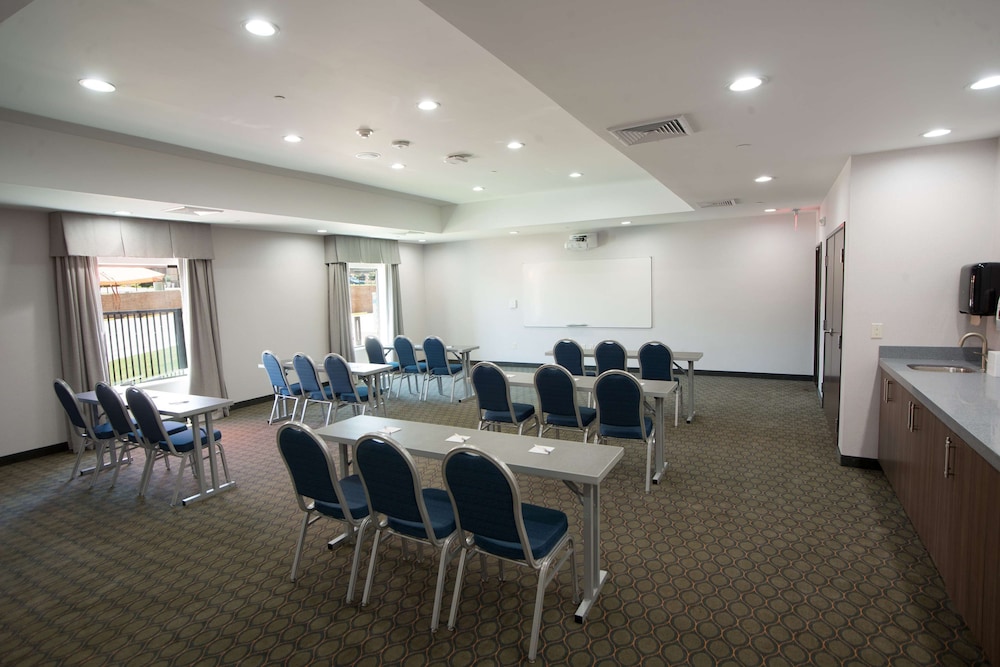 Hampton Inn & Suites Stillwater West - photo 25