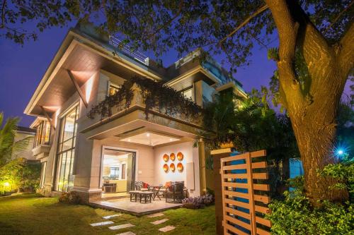 StayVista's Villa Maira Hill View & Pet Friendly Villa with Modern Interiors — 4-Star Luxury Hotel in Lonavla, India