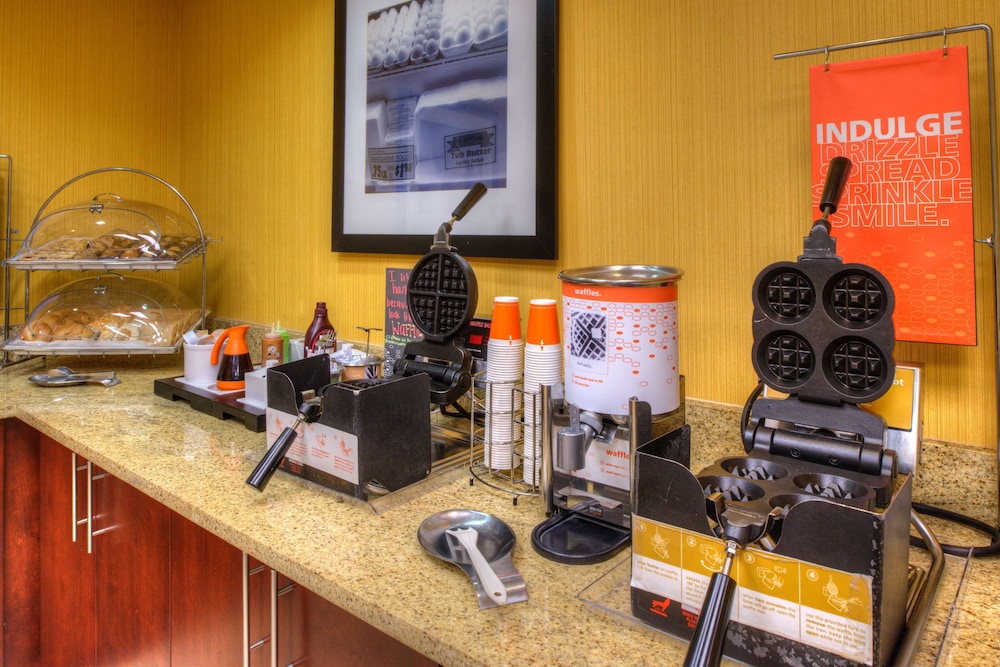 Hampton Inn & Suites Ontario - photo 40