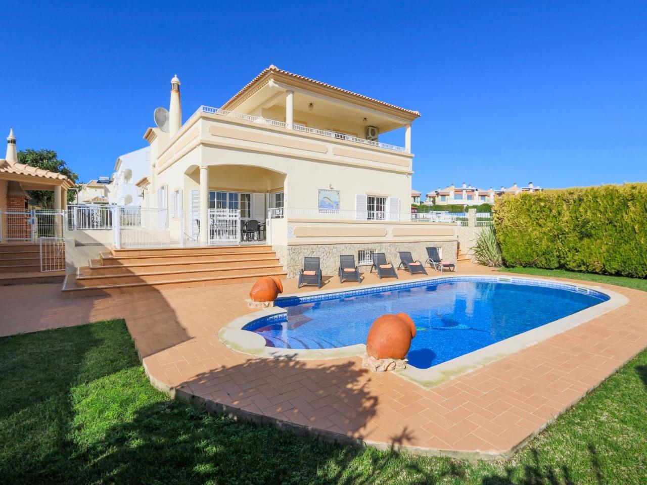 Luxury Holiday Villa Pescadinha Near Beach Albufeira — 4-Star Luxury Hotel in Albufeira, Portugal