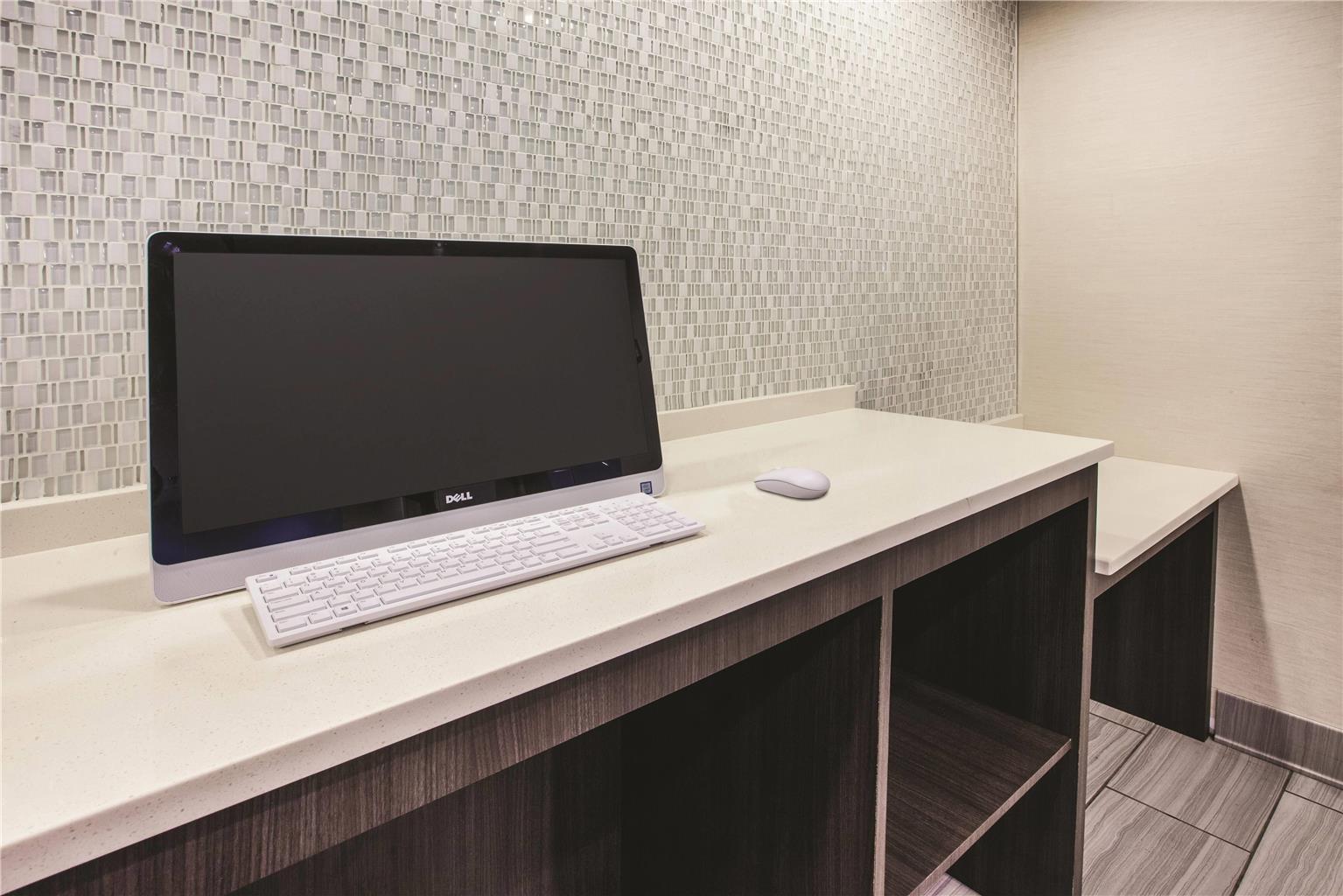 La Quinta Inn by Wyndham Indianapolis North at Pyramids - photo 33