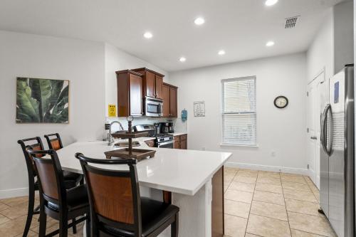 Spacious 5BR 4BA Solterra Resort Home w Private Pool & Resort Amenities — 4-Star Luxury Hotel in Davenport, United States