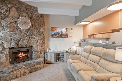 Lake View Condo: Walk To Downtown Lake Dillon — 4-Star Luxury Hotel in Dillon, United States