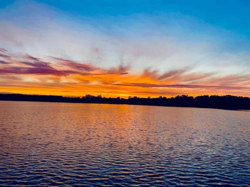 Lake Front Home with Pool and Stunning Views — 4-Star Luxury Hotel in Annandale, United States