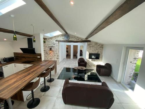 Le Chai Charme SPA Et Massages En Vignoble - carbon neutral hotel in La Haie-Fouassiere