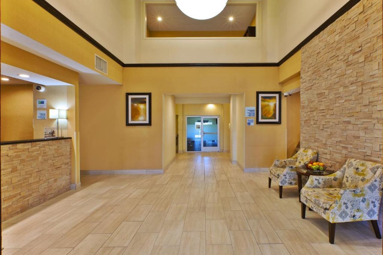 Country Inn & Suites by Radisson Benton Harbor St. Joseph MI - photo 2