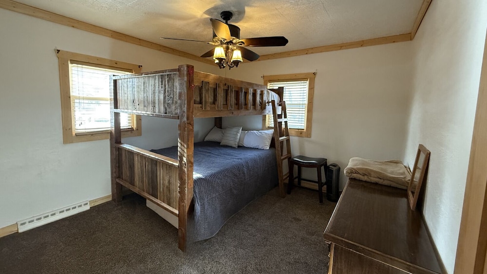 Chinook Winds Motel - photo 40