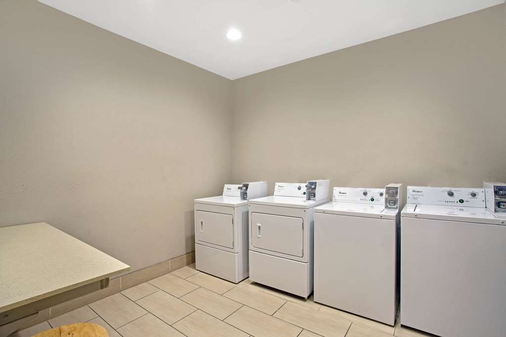 La Quinta Inn & Suites by Wyndham York - photo 35