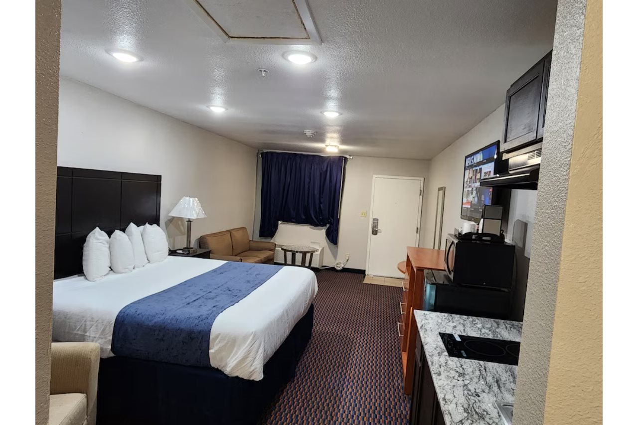 Atria Extended Stays By OYO Jourdanton - photo 9