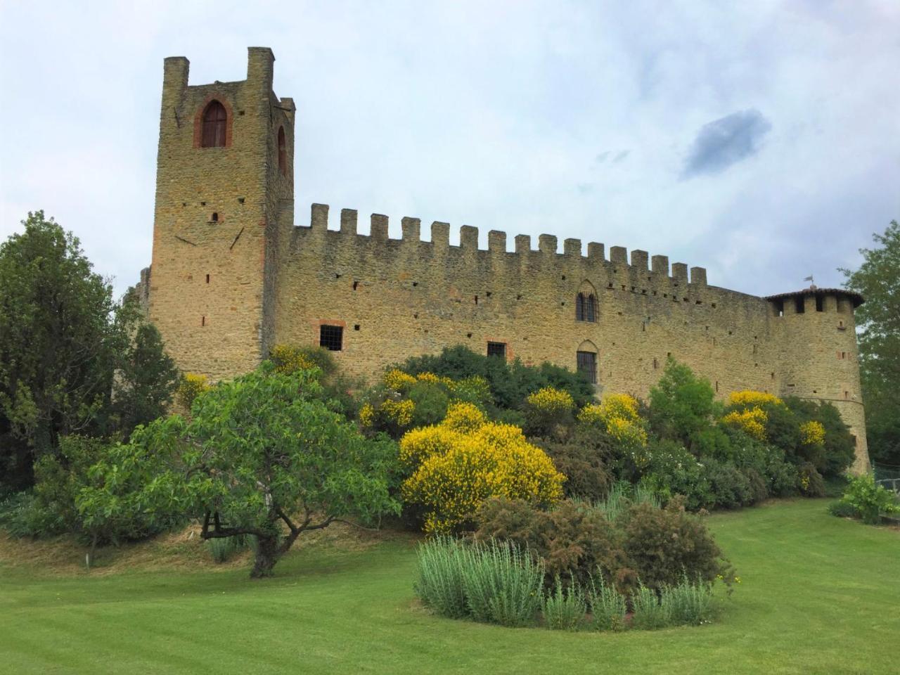 Castello Di Magnano — 4-Star Luxury Hotel in Carpaneto Piacentino, Italy
