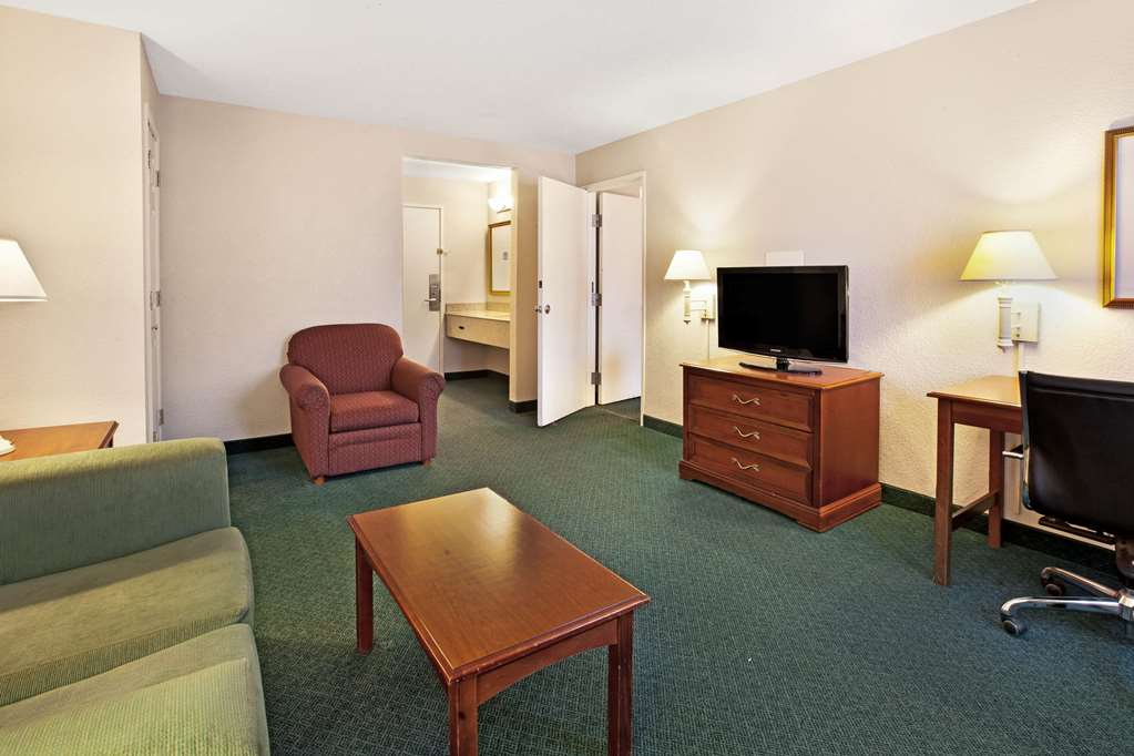 La Quinta Inn by Wyndham Detroit Canton - photo 30