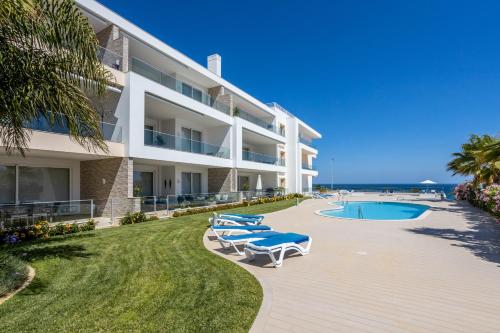 CoolHouses Algarve Lagos 3 Bed modern Flat outdoor & Indoor pools Gym Amor à Vida — 4-Star Luxury Hotel in Lagos, Portugal