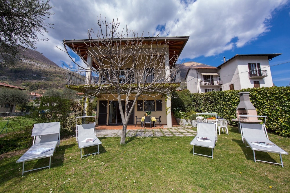 Giardino Fiorito — 4-Star Luxury Hotel in Ossuccio, Italy