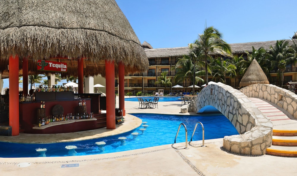 Poolside bar