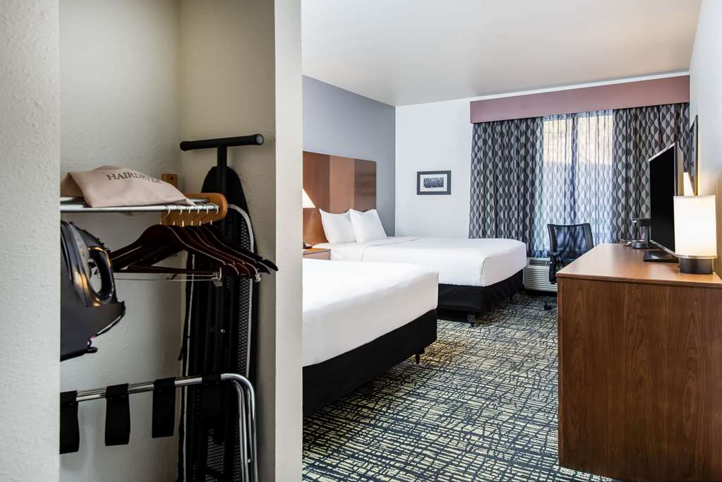 La Quinta Inn & Suites by Wyndham Morgantown - photo 24