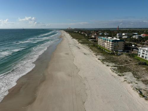 Green Palms Oceanfront 2 Bed Townhouse — 4-Star Luxury Hotel in Ponce Inlet, United States