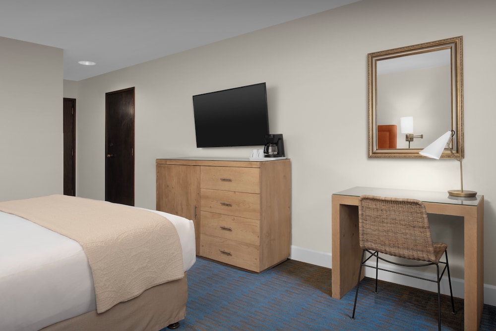 Ashland Hills Hotel & Suites - photo 14