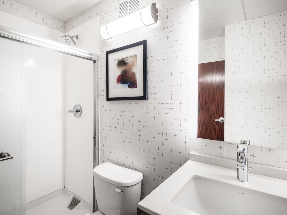 Crowne Plaza Milwaukee Airport by IHG - photo 33