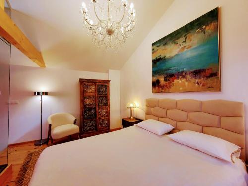 Casa dos Jasmins by Lisbon Village Apartments — 4-Star Luxury Hotel in Covilha, Portugal