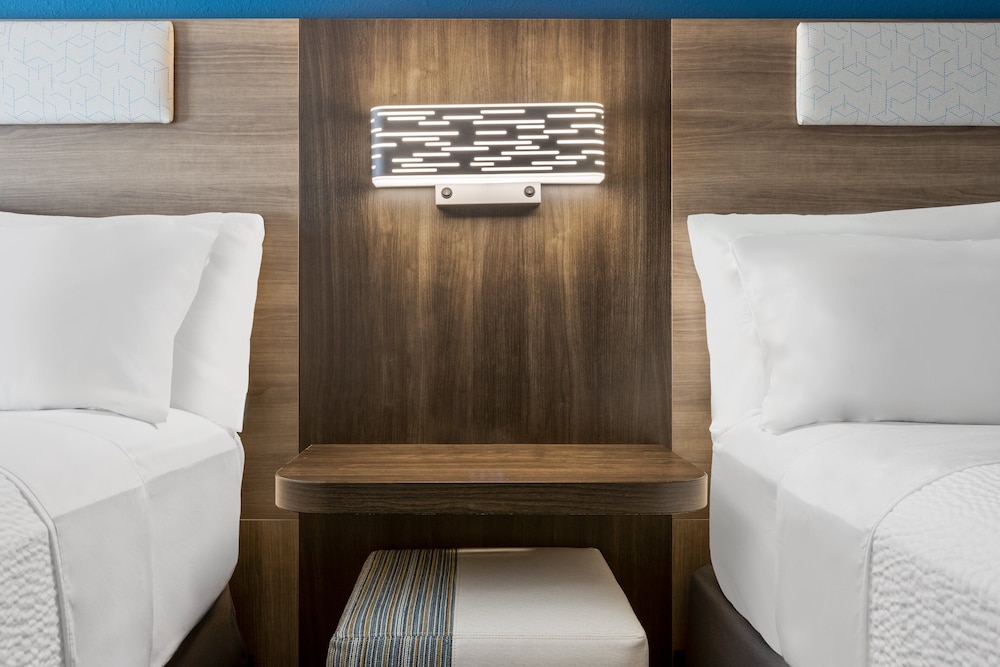 Holiday Inn Express Hotel & Suites Danbury I 84 by IHG - photo 32