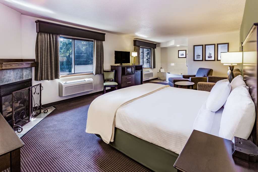 AmericInn by Wyndham Hampton - photo 10