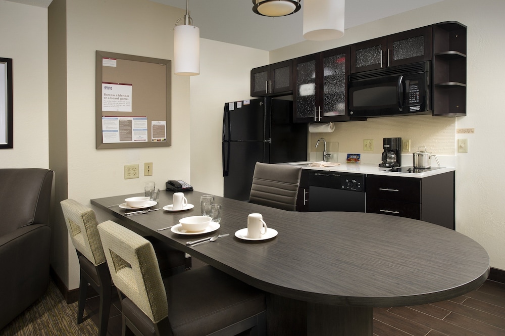 Candlewood Suites Richmond South by IHG - photo 35