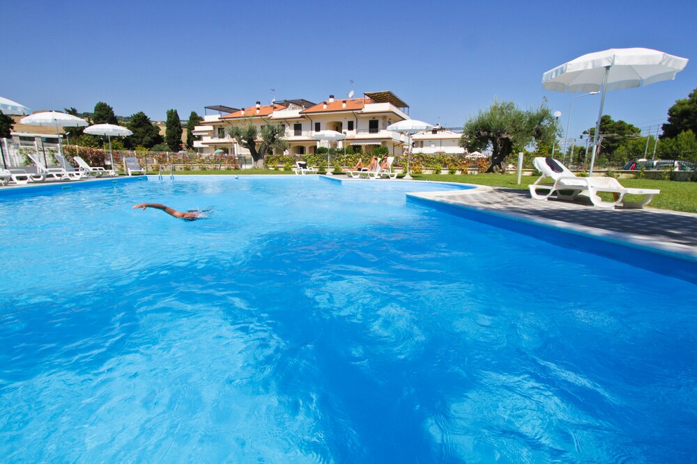 Med Resort Myconos in Pineto, Italy