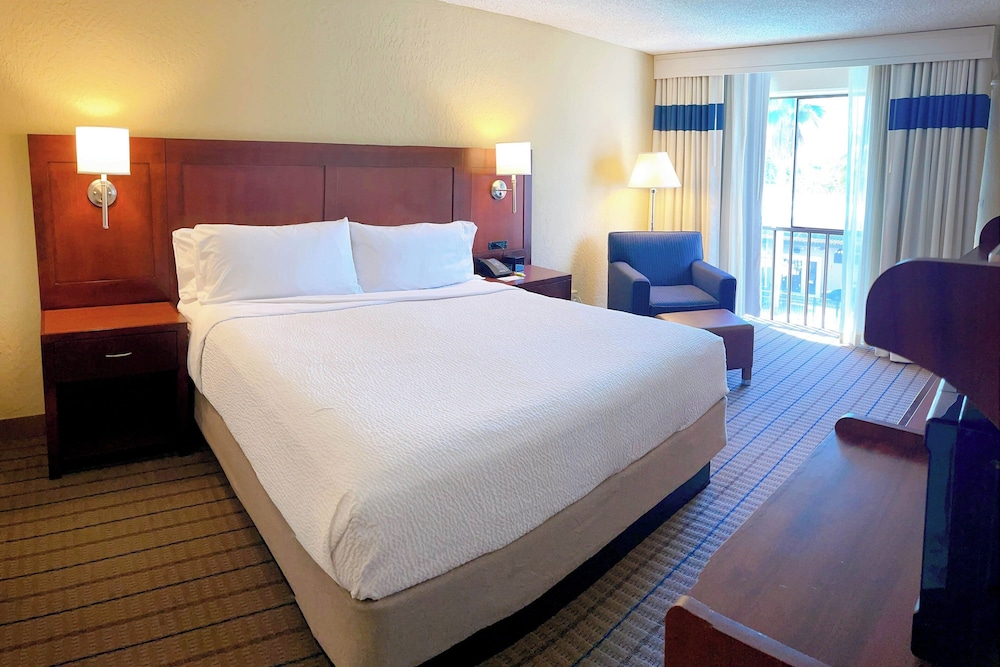 Marin Hilltop Hotel - photo 16