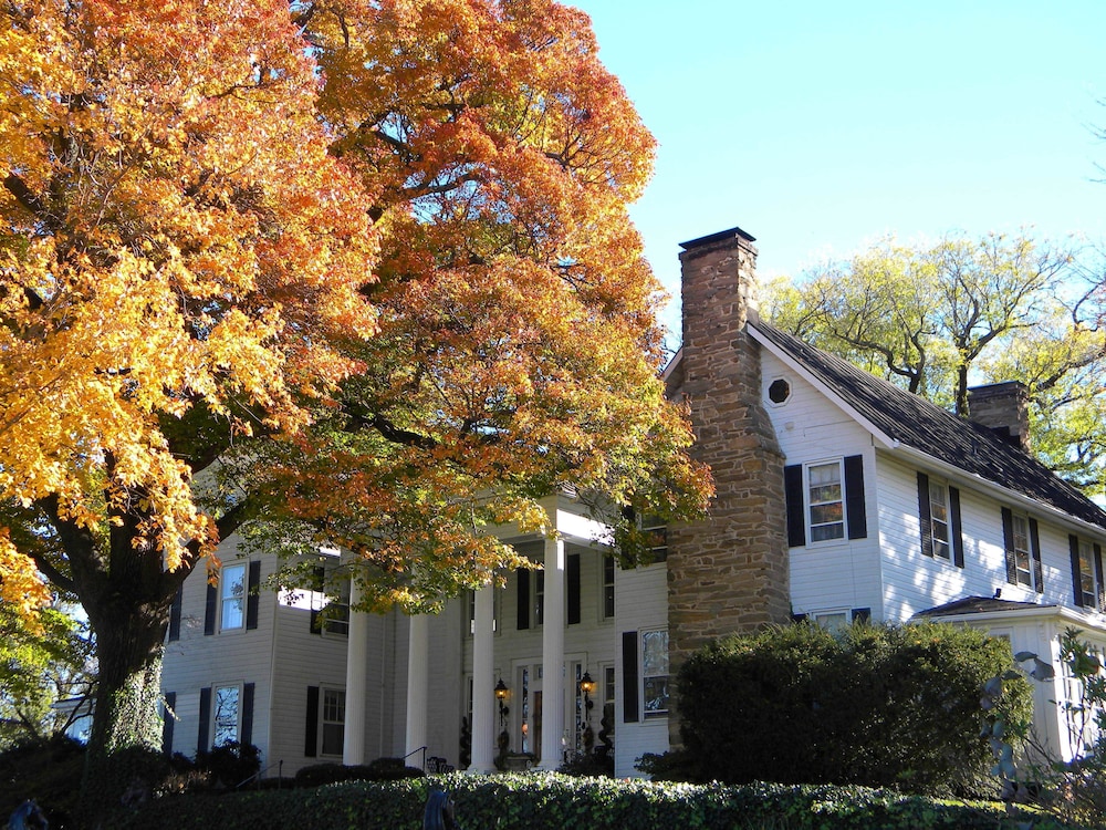 Black Horse Inn - carbon neutral hotel in Warrenton