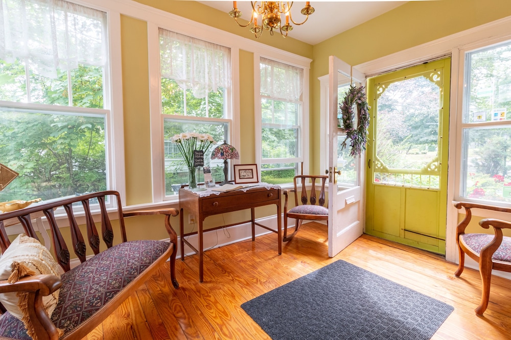 The Dawson House Bed & Breakfast — 4-Star Luxury Hotel in Charlottetown, Canada