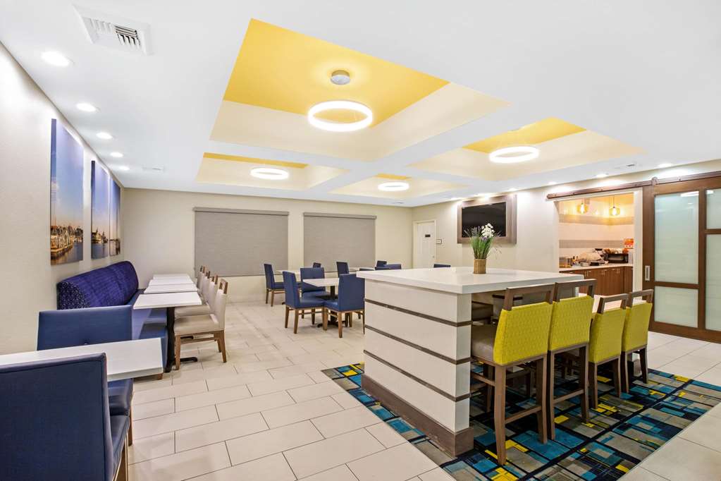 La Quinta Inn & Suites by Wyndham NE Long Beach Cypress - photo 29