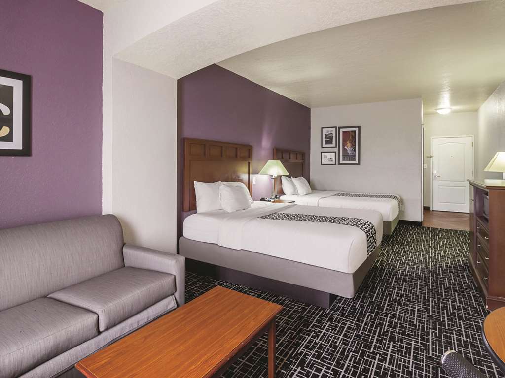 La Quinta Inn & Suites by Wyndham Bowling Green - photo 27