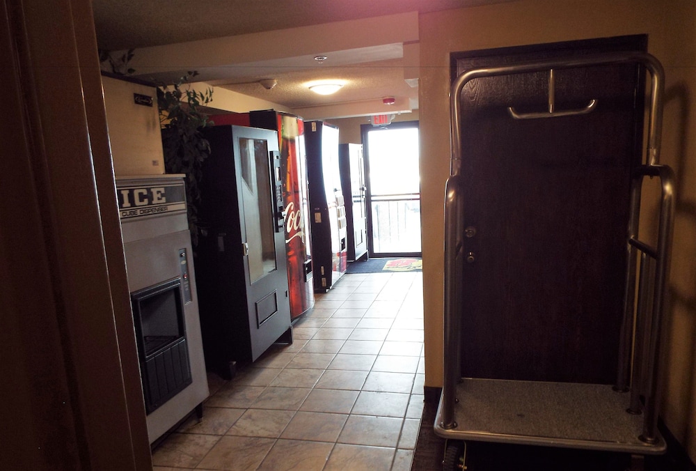 Super 8 by Wyndham Casper East Evansville - photo 37
