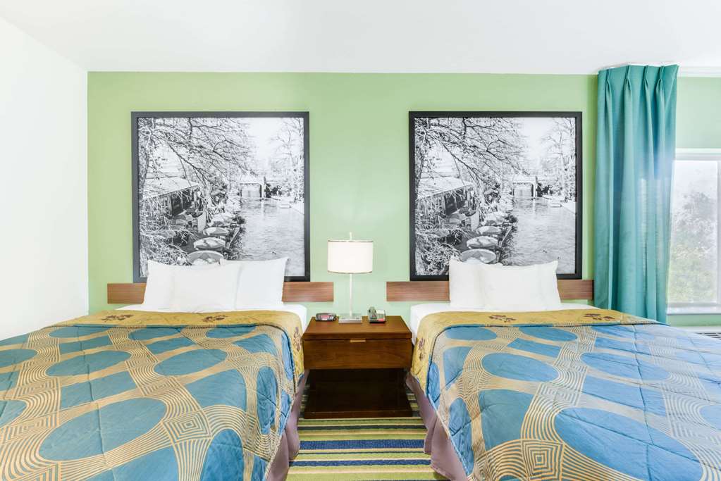 Super 8 by Wyndham Cotulla TX - photo 7