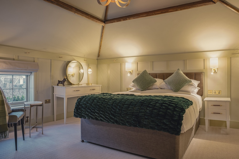 The Crown Inn At Burnham Beeches — Slough