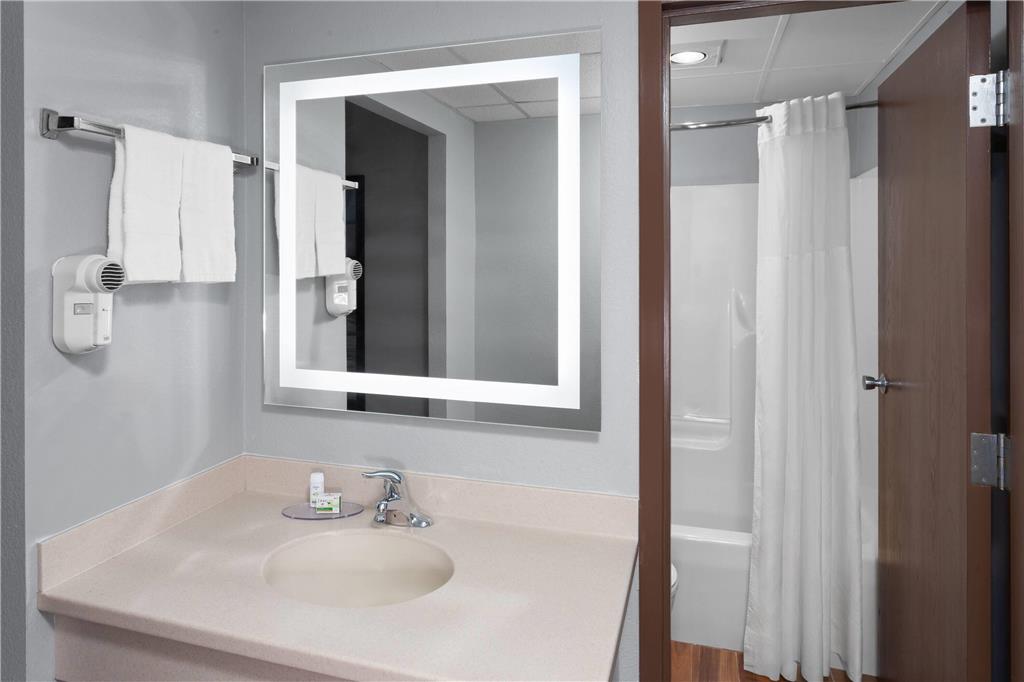 AmericInn & Suites By Wyndham Baraboo Event Center - photo 16