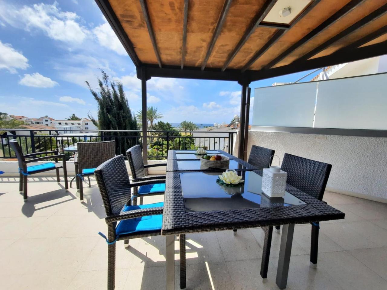 Kato Paphos Sea View Apartment with Pool