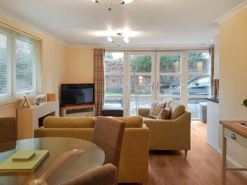 Leven Lodge 2 Uk46044 — 4-Star Luxury Hotel in Balloch, United Kingdom