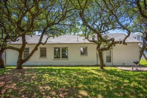 Papas Place by Oak Island Accommodations - photo 40
