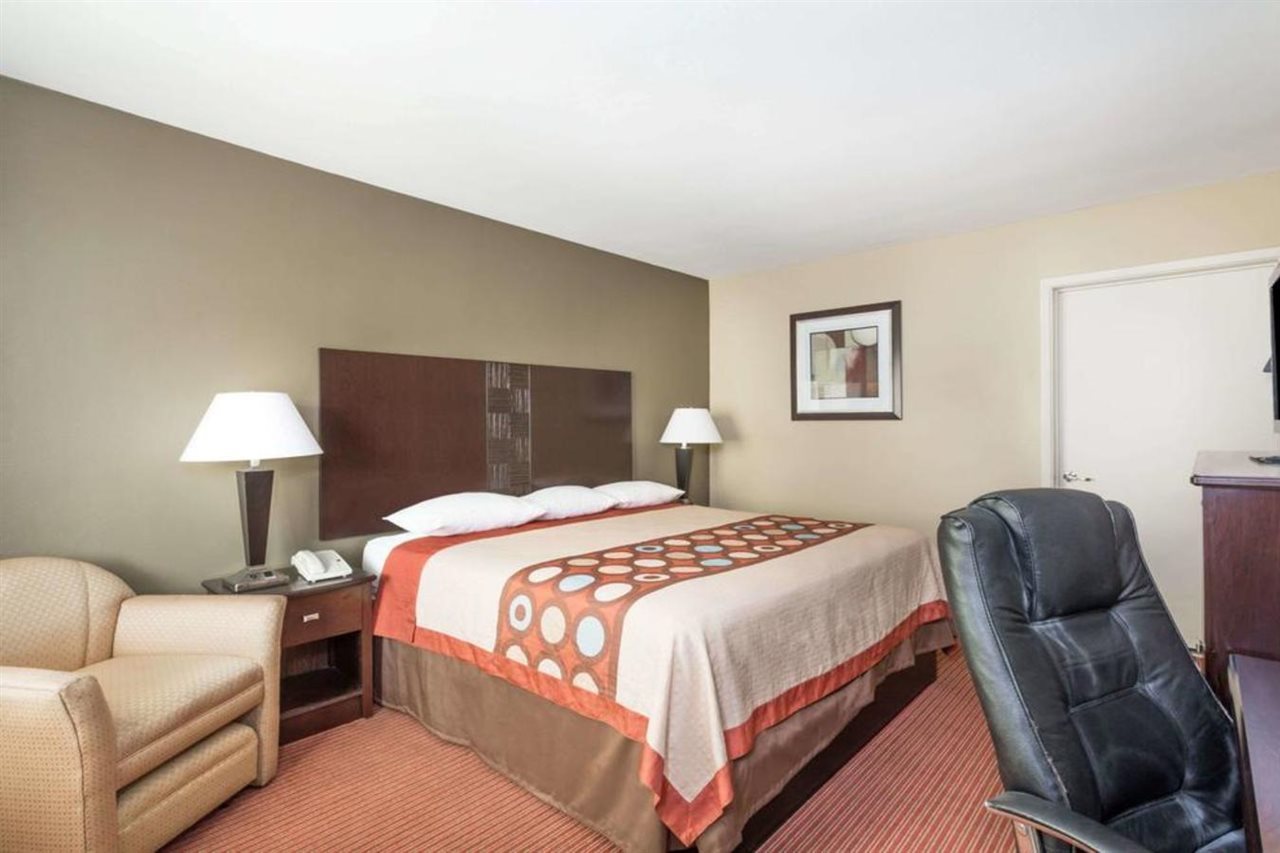 Super 8 by Wyndham Phoenix Downtown - photo 11
