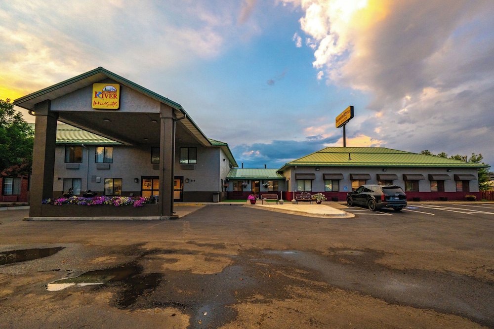 Yellowstone River Inn & Suites - photo 15