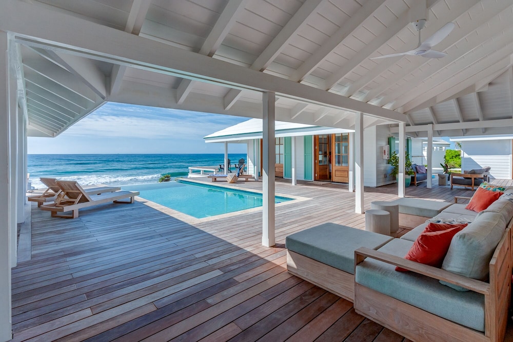 Elbow Reef in Marsh Harbour, Bahamas